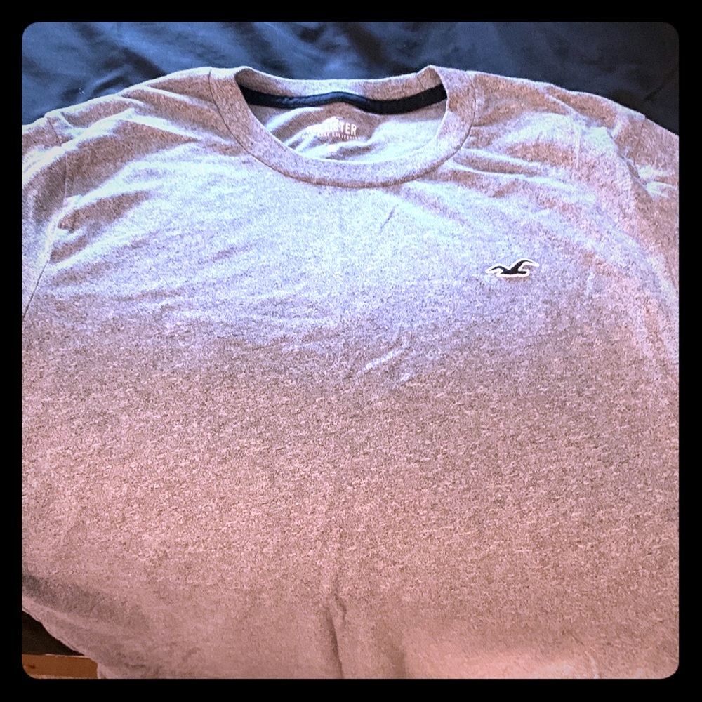 Hollister tee